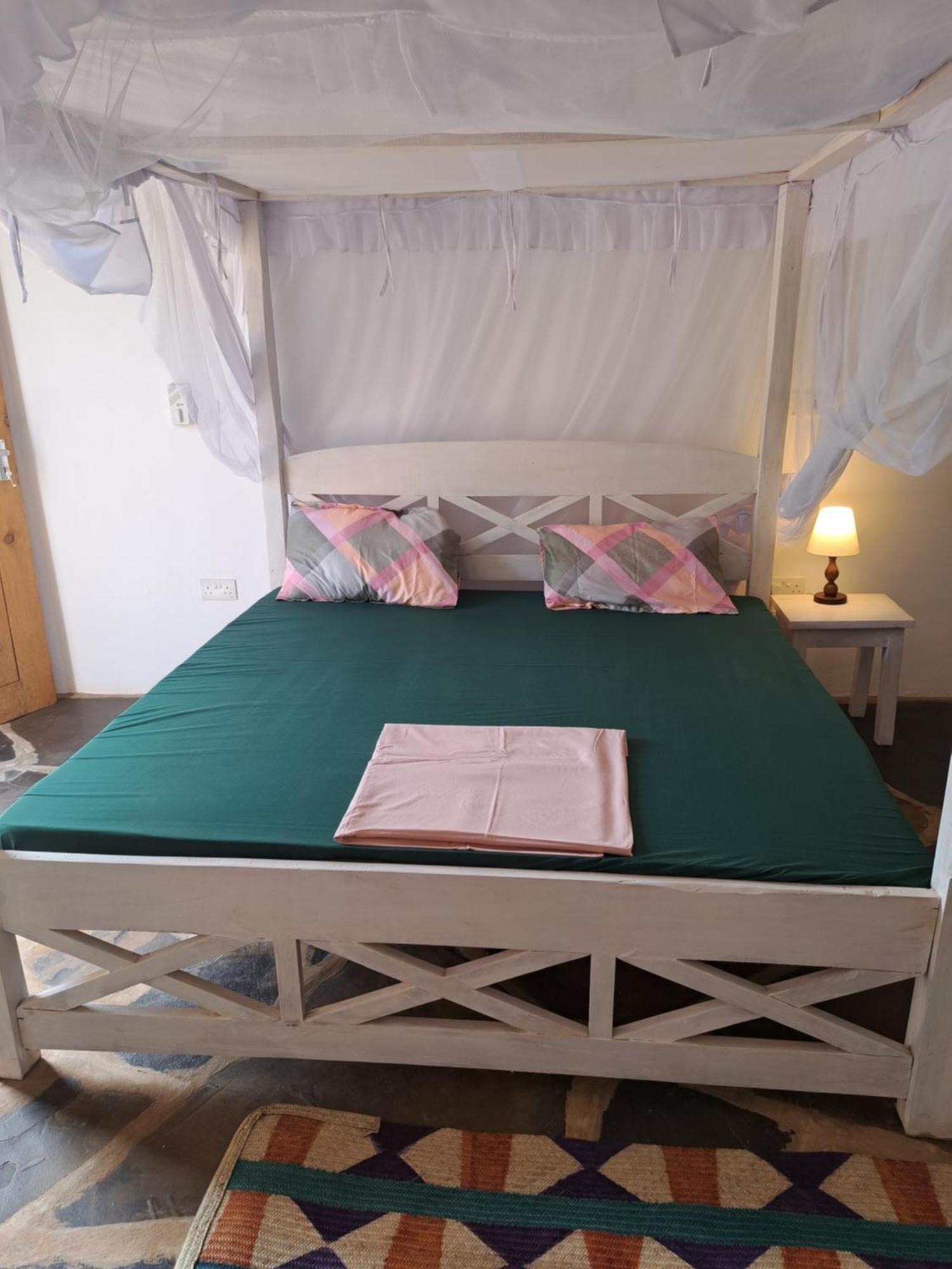 Diani Yoga Barn Acomodação com café da manhã Ukunda Exterior foto