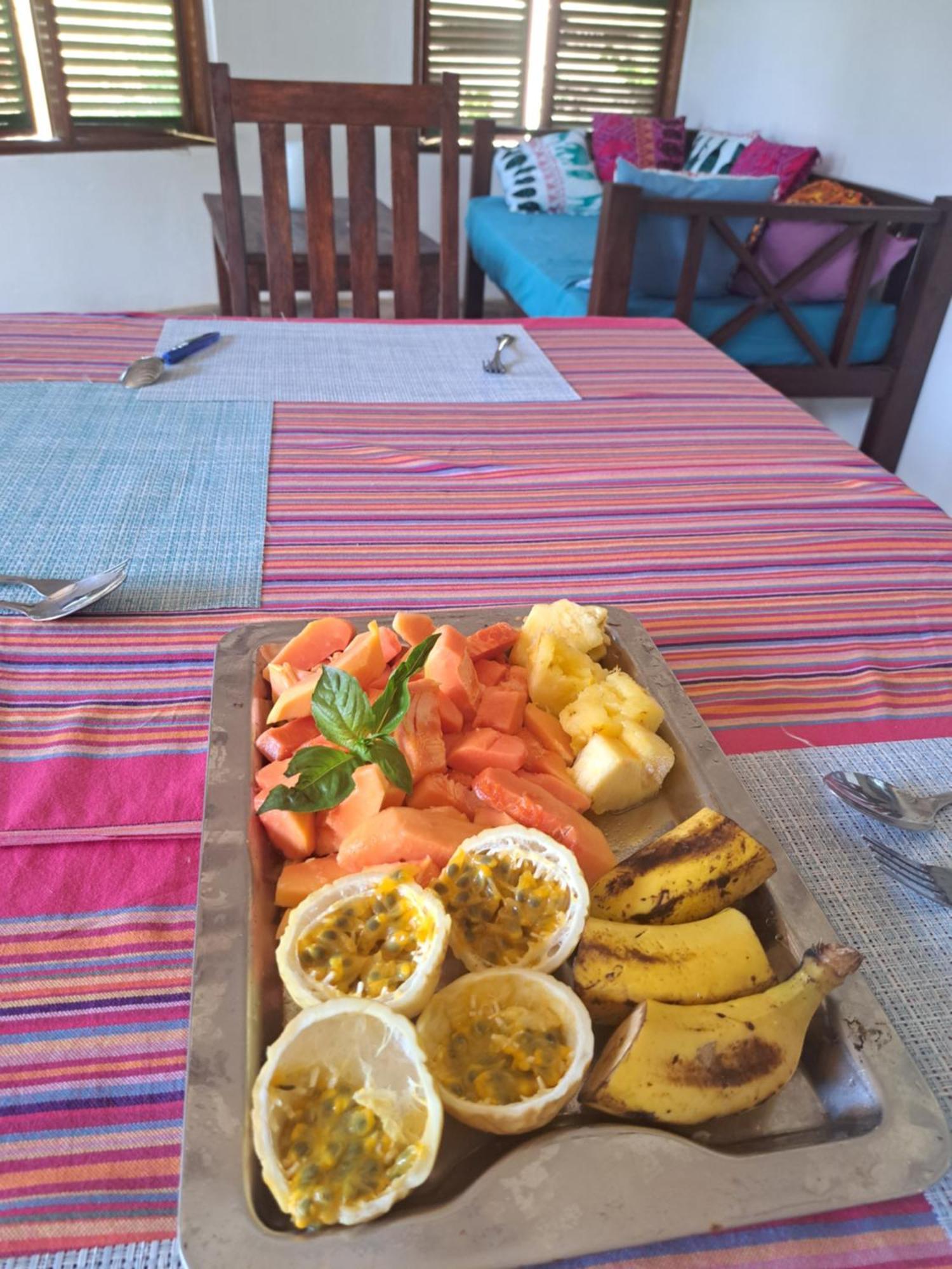 Diani Yoga Barn Acomodação com café da manhã Ukunda Exterior foto
